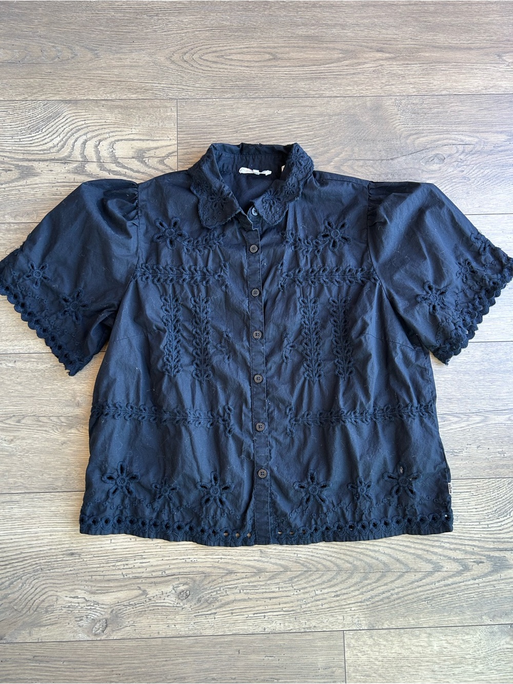 Levi's Black Eyelet Embroidered Short Sleeve Button-Down